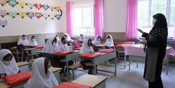 باید مهارتهای چهارگانه زبانی در کتاب بر اساس نظریه، نه شناخت تجربی تقویت شود